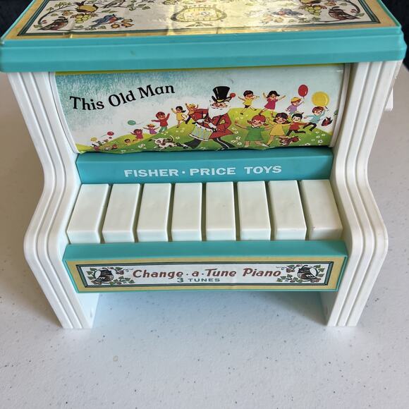 Fisher Price Change A Tune Piano Plays 3 Tunes Classic Music Toy 2010 - Picture 1 of 9